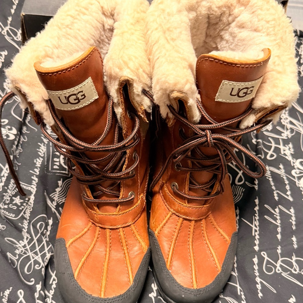 UGG Chestnut and Cream Boots with Cozy Lining